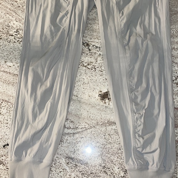 Lululemon Grey jogger - Picture 4 of 6